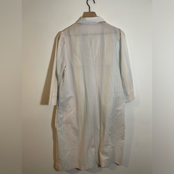 Retro Pastel GrannyCore House Coat Gown, Vintage Pleated Detail, Snap Buttons - Picture 2 of 11